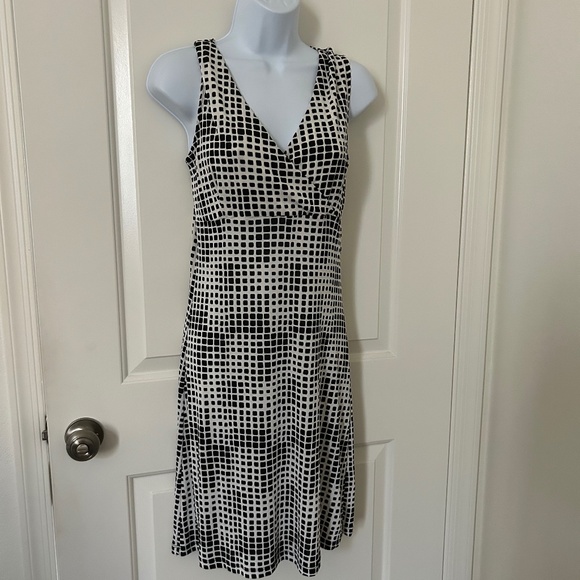 Black & White Dress Stretchable Soft Fabric - Size M - Picture 1 of 4